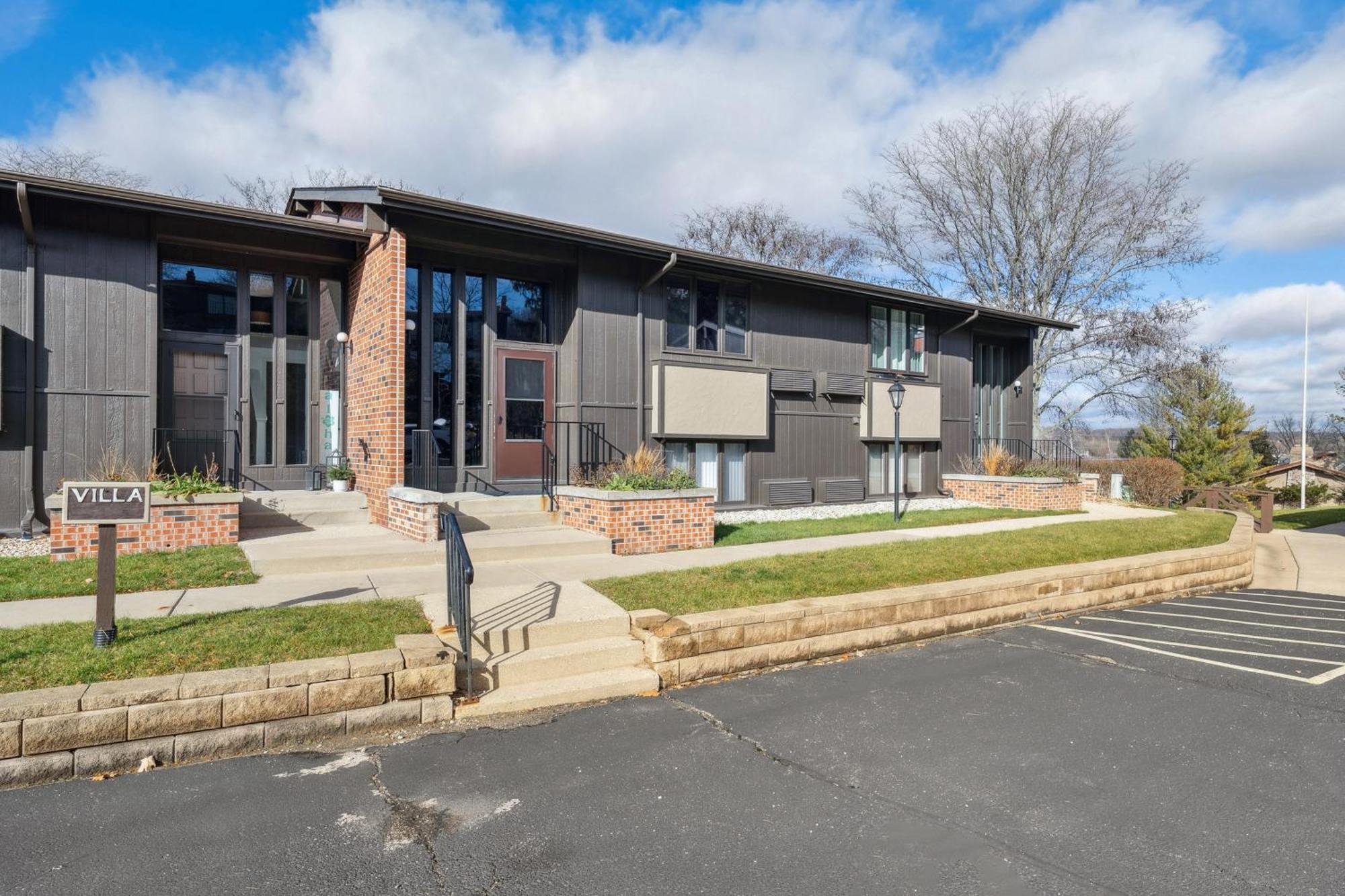 Elegant 4-Season Lake Geneva Condo With Fireplace! Exterior photo