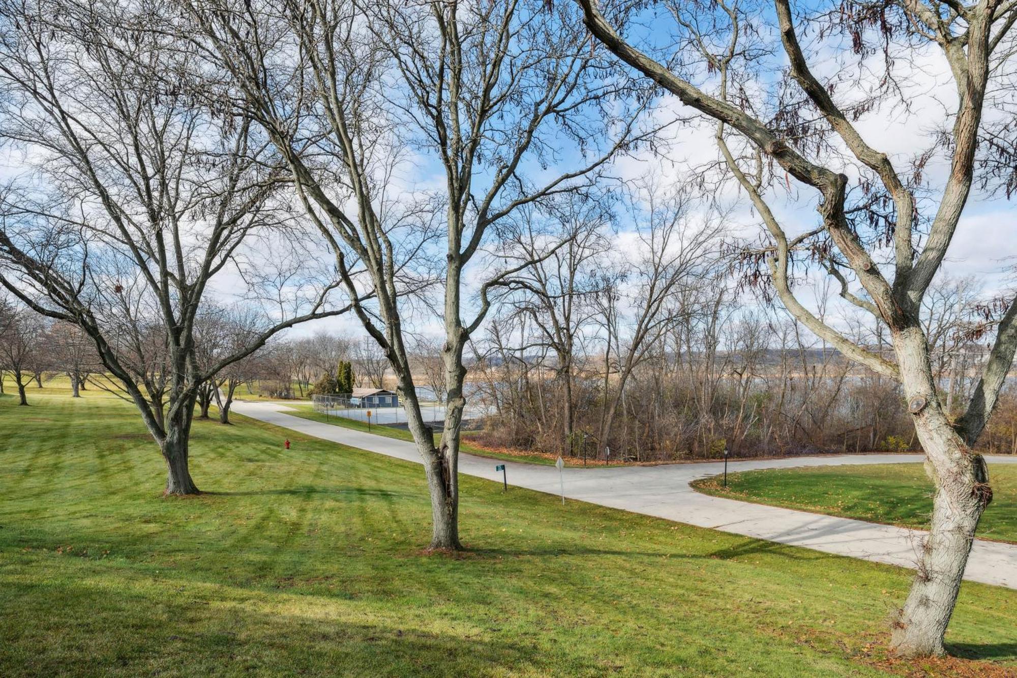 Elegant 4-Season Lake Geneva Condo With Fireplace! Exterior photo