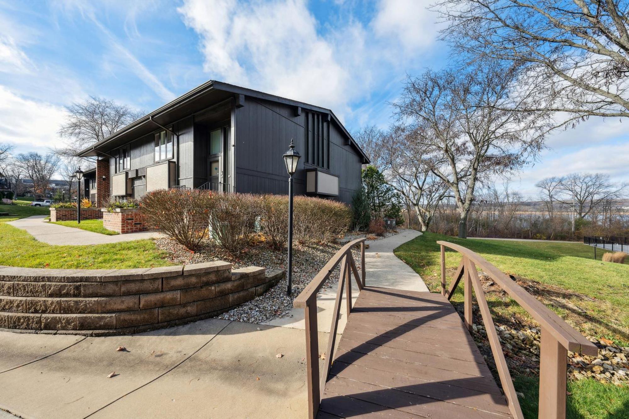 Elegant 4-Season Lake Geneva Condo With Fireplace! Exterior photo